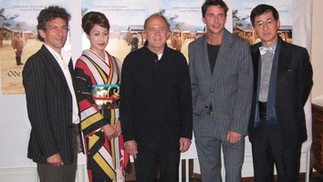 Reiko Takashima (2. v. l.) und Bruno Gans (Bildmitte) Filmpremiere: "Ode an die Freude" 2007